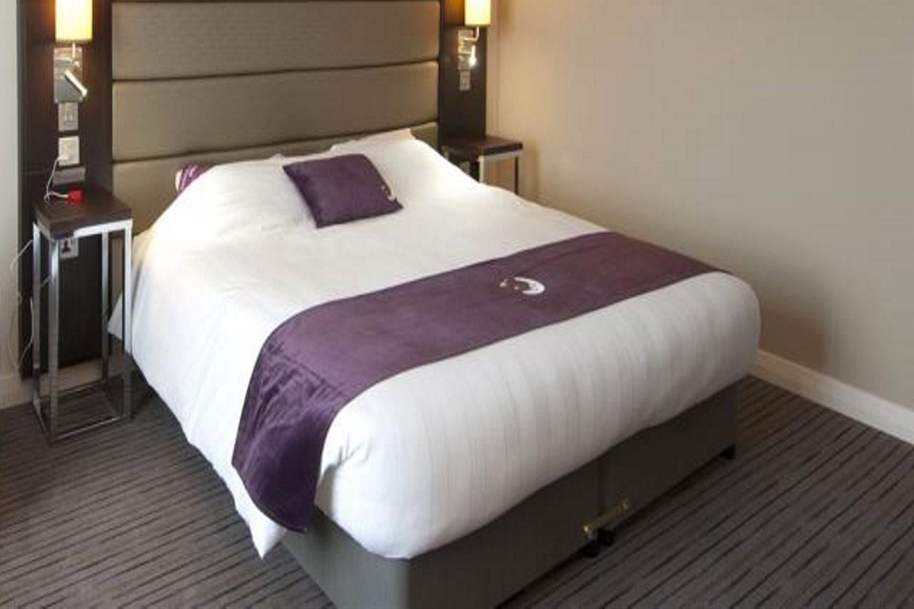 Premier Inn London Elstree / Богемвуд Экстерьер фото