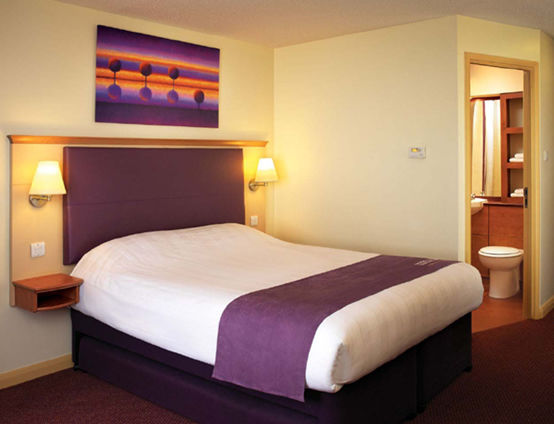 Premier Inn London Elstree / Богемвуд Экстерьер фото