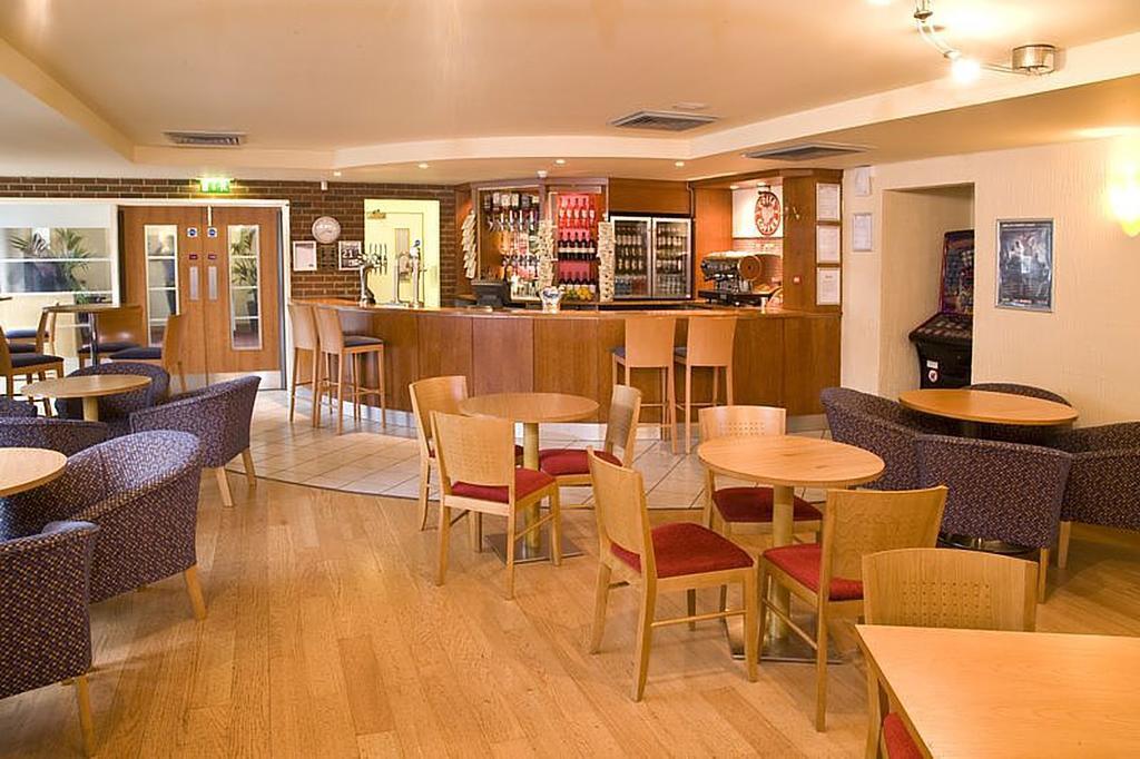 Premier Inn London Elstree / Богемвуд Экстерьер фото