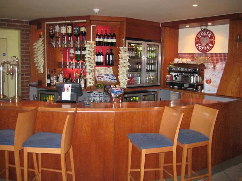 Premier Inn London Elstree / Богемвуд Экстерьер фото